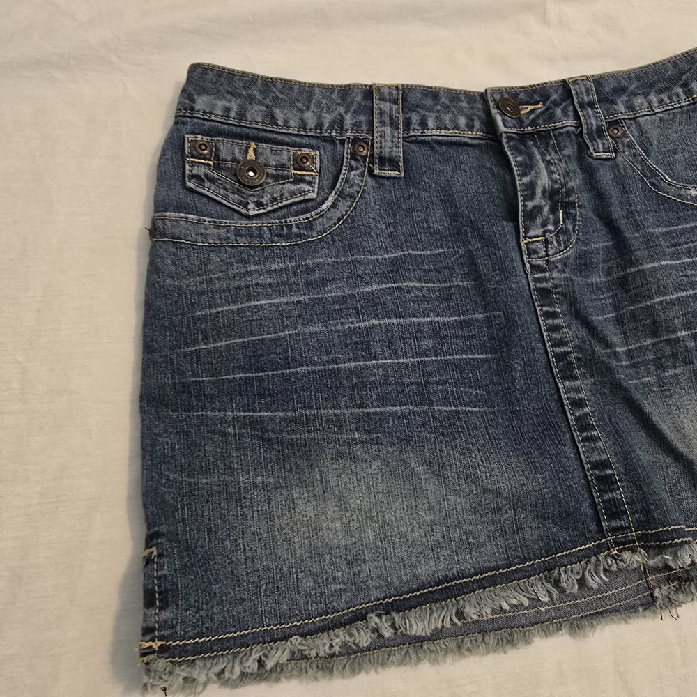 YMI Classic Denim Women's Jeans - Picture 3 of 15